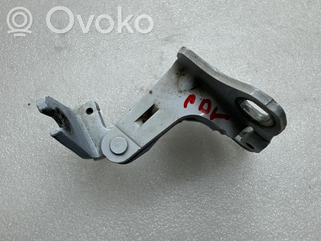Priekšpusē augšējā vira (eņģe)   A046571