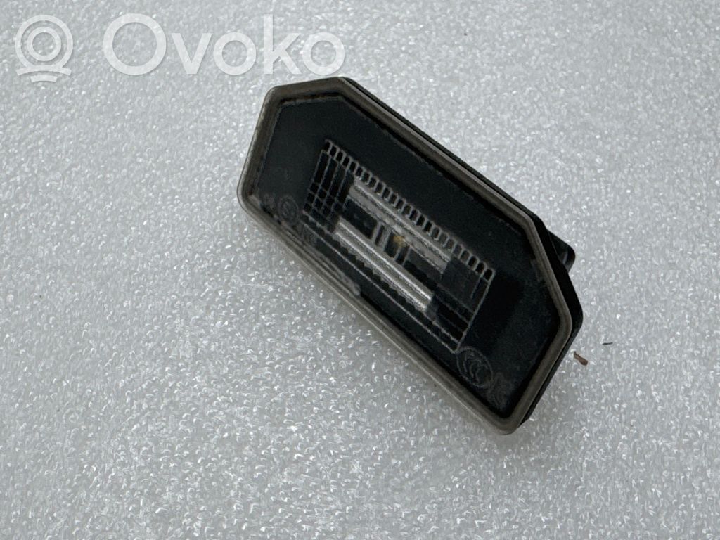 Tesla Model Y Numerio apšvietimas 