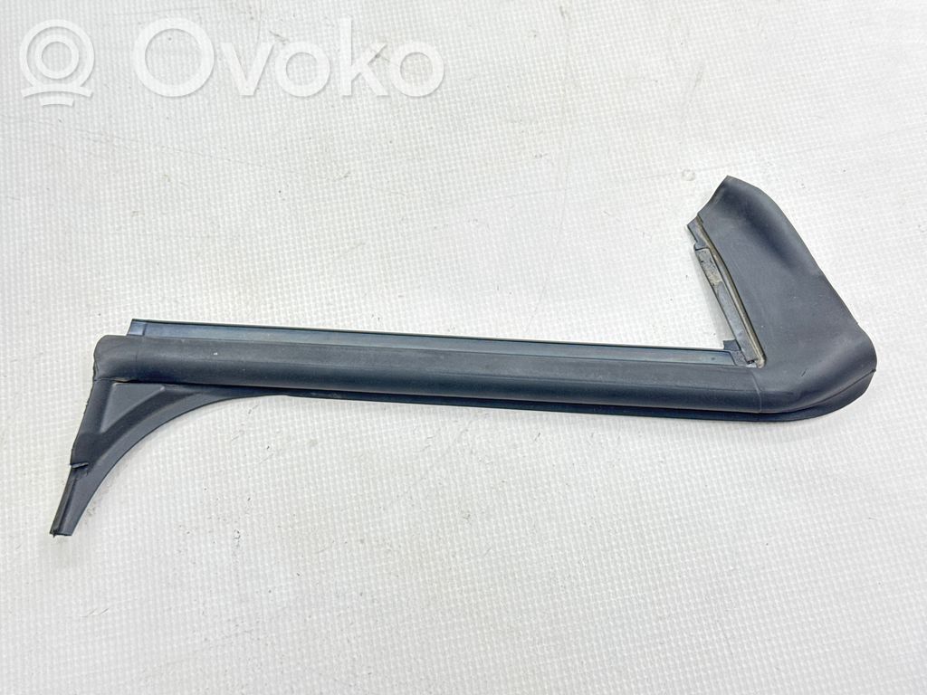 Tesla Model Y Listwa szyby tylnej 