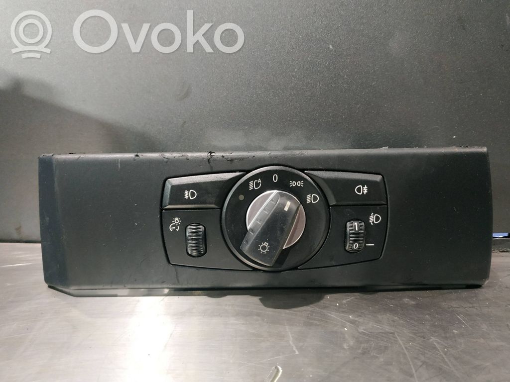 Light switch   6988566