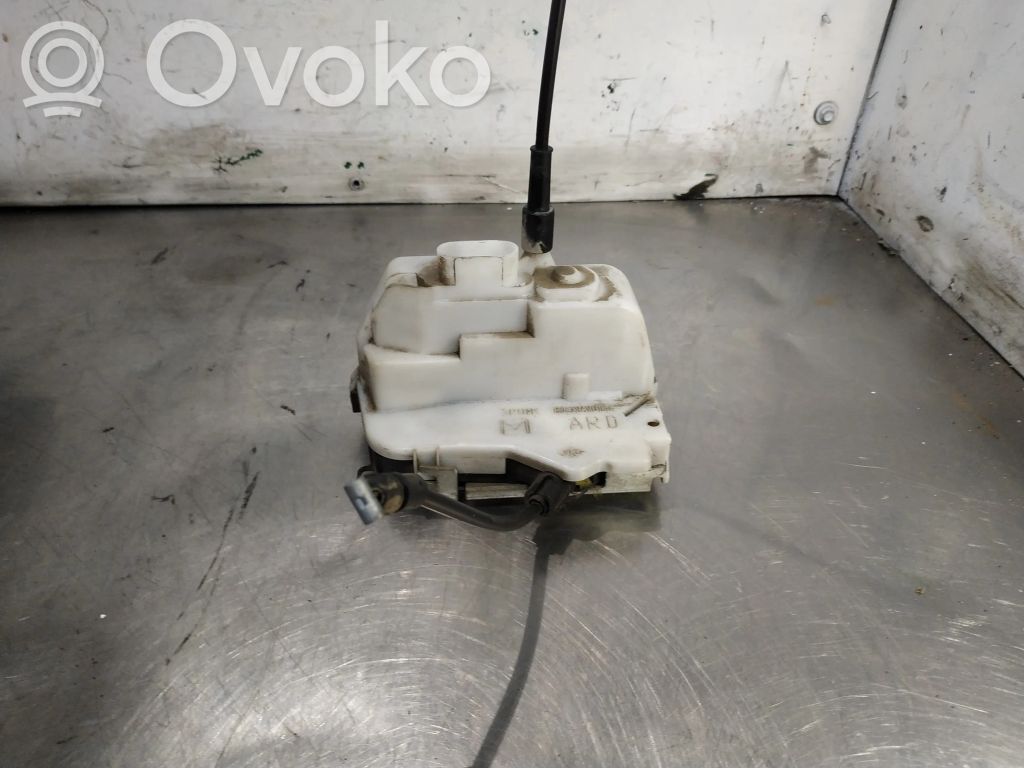 Nissan Primera Zamek drzwi tylnych 