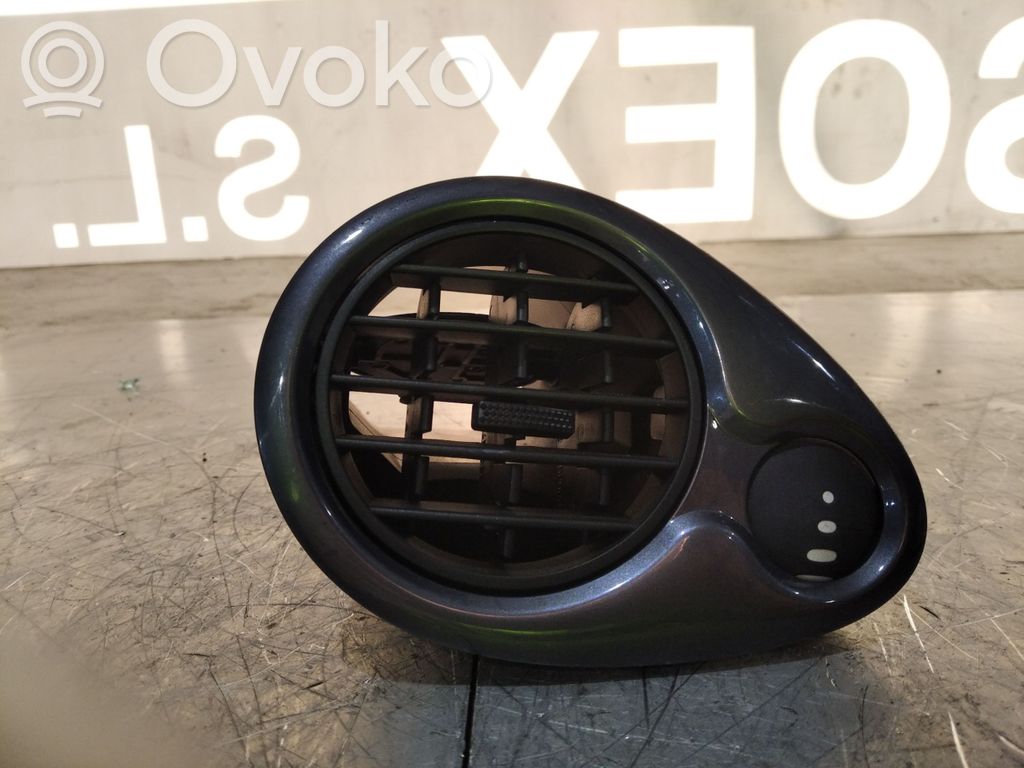 Renault Clio III Dysze / Kratki środkowego nawiewu deski rozdzielczej 