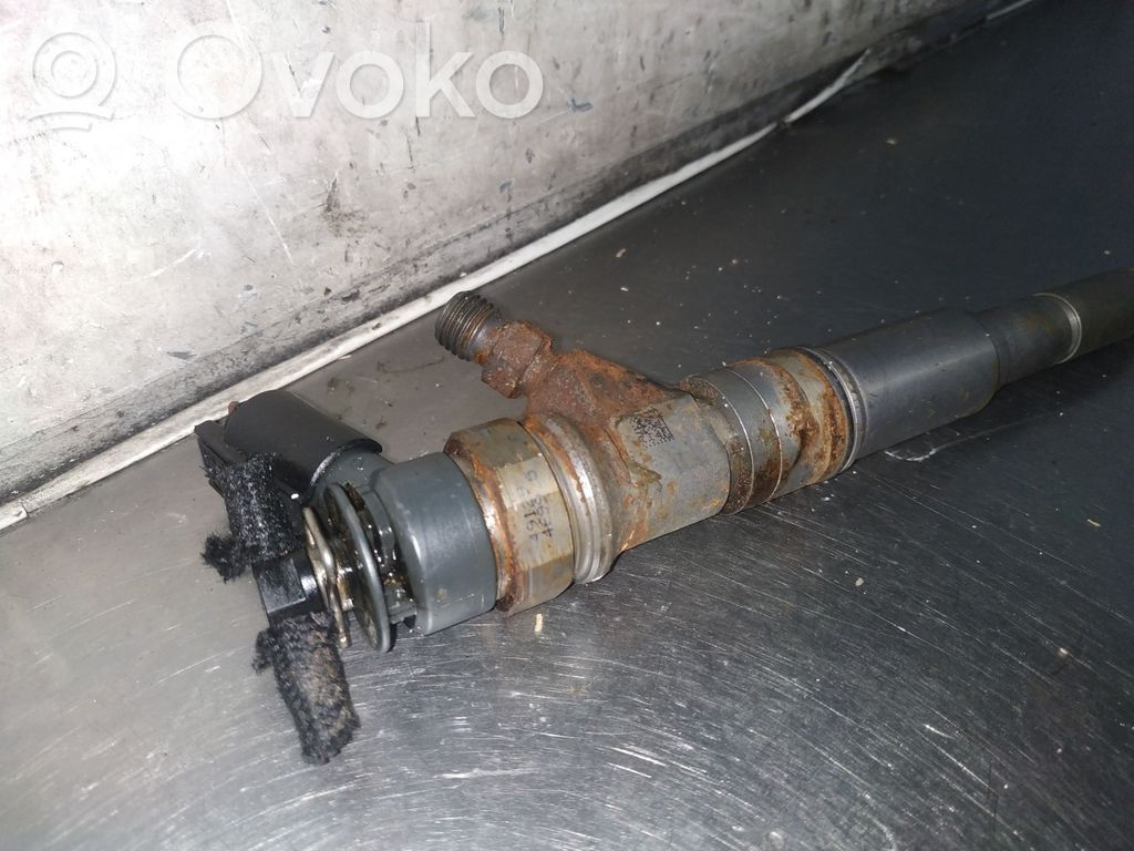 Fuel injector   7794652