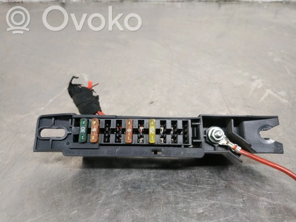 Audi A8 S8 D3 4E Saugiklių blokas 