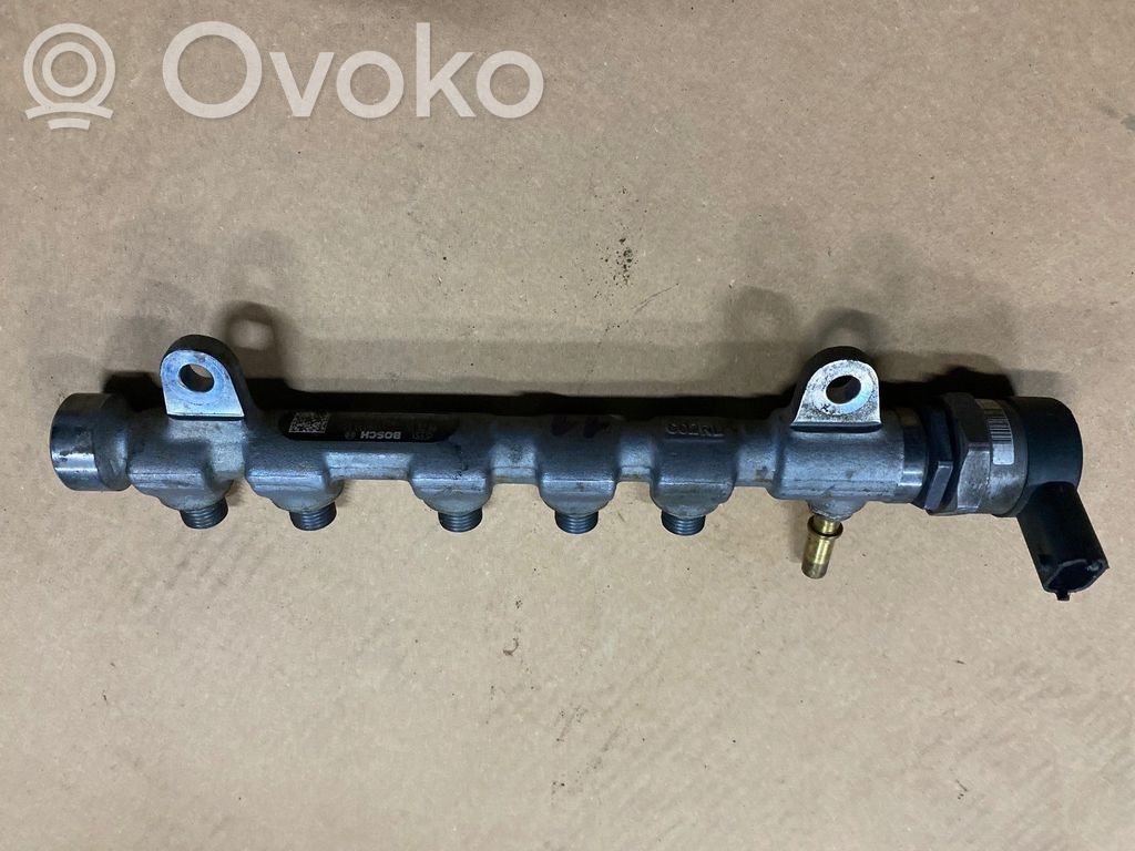 Renault Latitude (L70) Listwa wtryskowa 