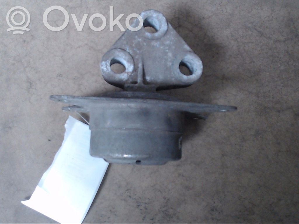 Engine mounting bracket   90575457