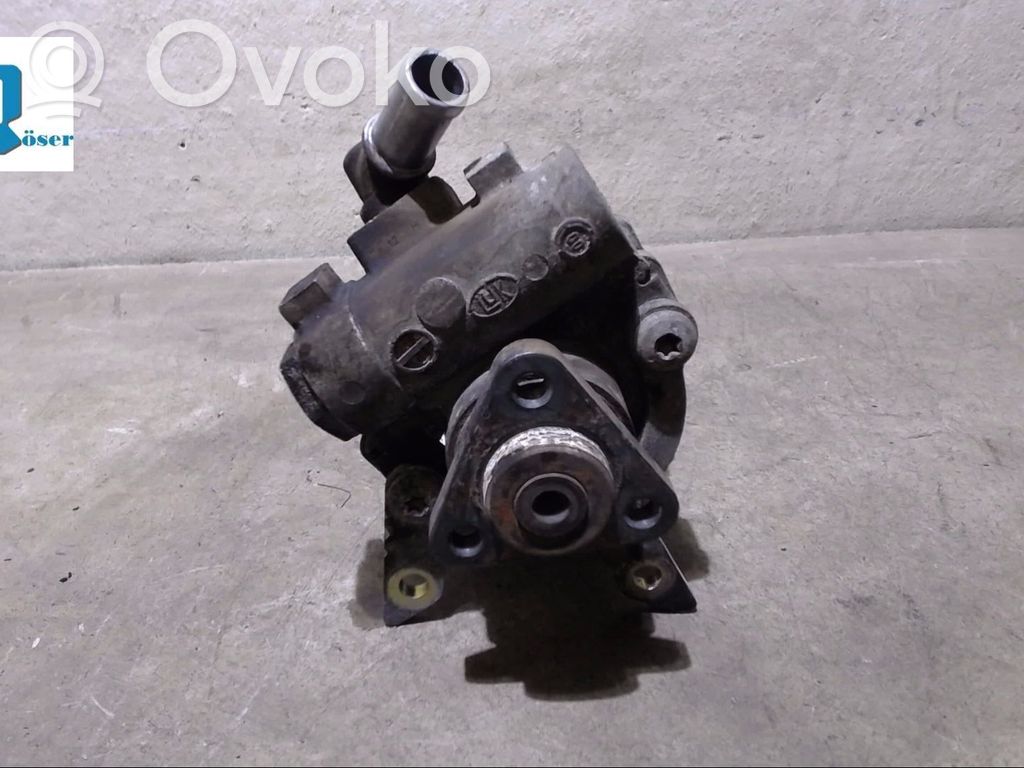 BMW 3 E36 Power steering pump 