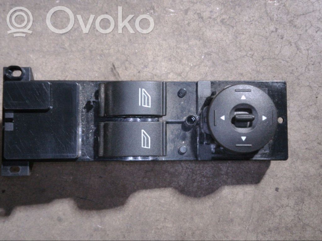 Electric window control switch   1471922