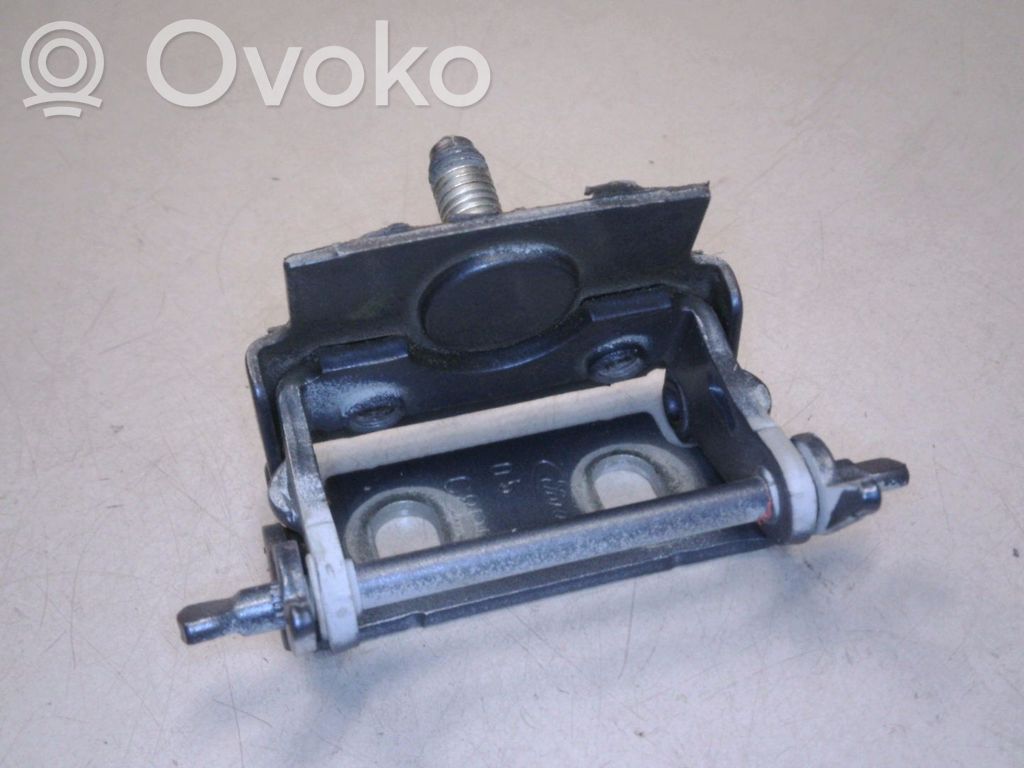 Ford Fusion Tailgate/trunk/boot hinge 