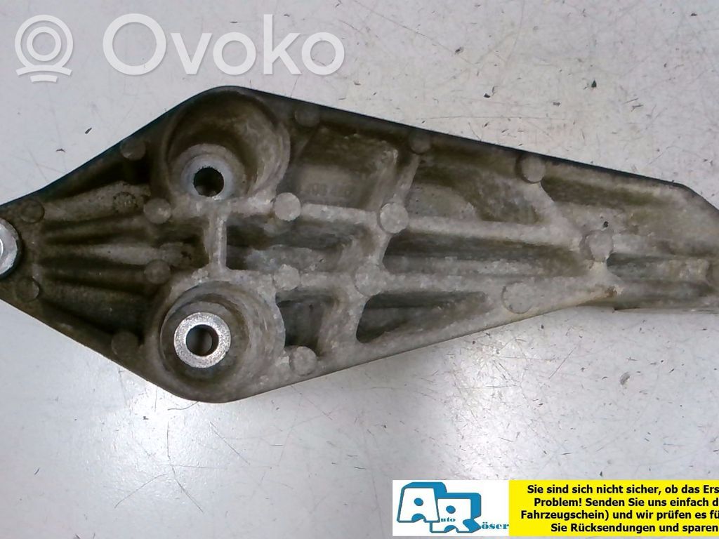 Opel Vectra B Engine mounting bracket 