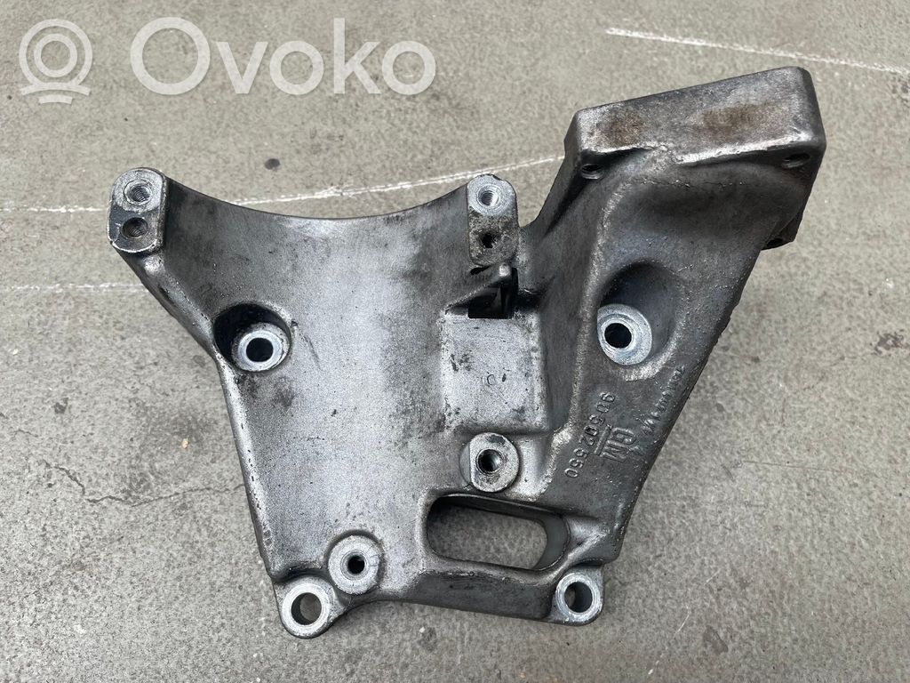 Opel Vectra B Power steering pump mounting bracket 