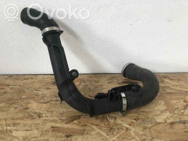 Volkswagen PASSAT B7 Intercooler hose/pipe 