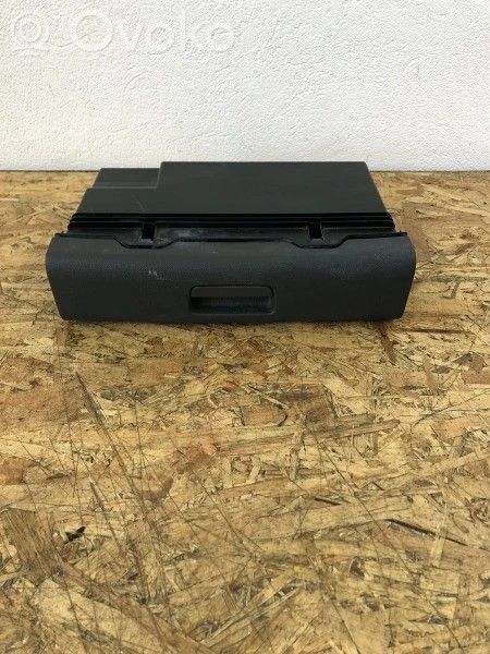 Volkswagen Touran I Glove box 