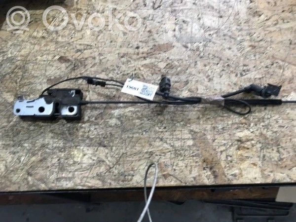 Volkswagen PASSAT B7 Zamek pokrywy przedniej / maski silnika 
