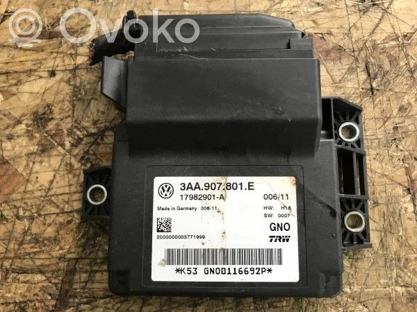 Volkswagen PASSAT B7 Módulo de control del freno de mano 