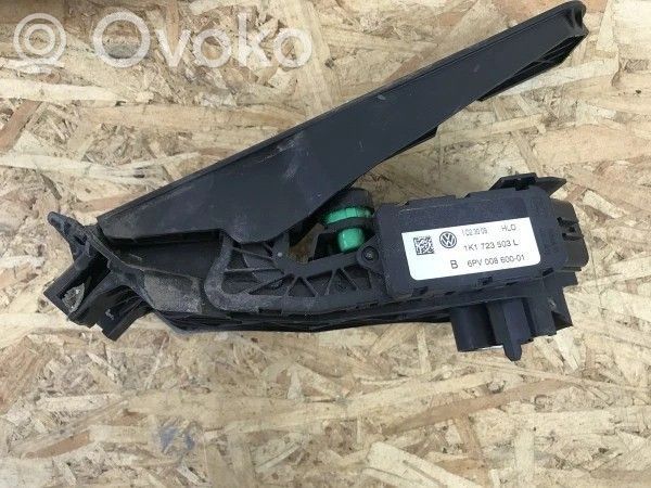 Volkswagen PASSAT B6 Pedal del acelerador 