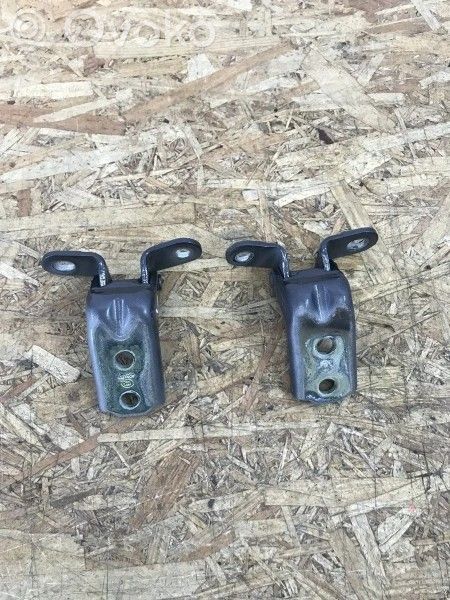 Hyundai Santa Fe Front door upper hinge 