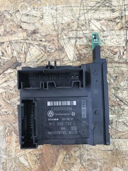 Volkswagen PASSAT B6 Door control unit/module 