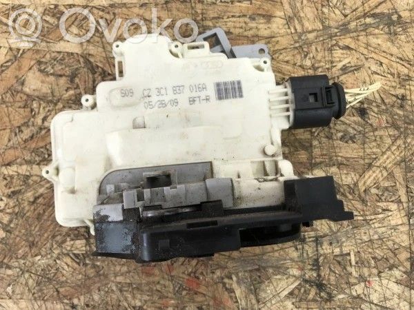 Volkswagen PASSAT B6 Priekšpusē slēdzene 