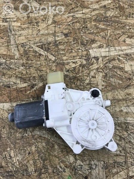 BMW 1 E81 E87 Front door window regulator motor 