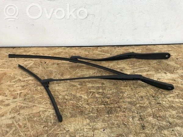 BMW 5 F10 F11 Front wiper blade arm 