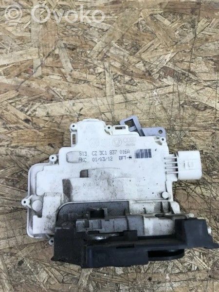 Volkswagen PASSAT B7 Zamek drzwi przednich 