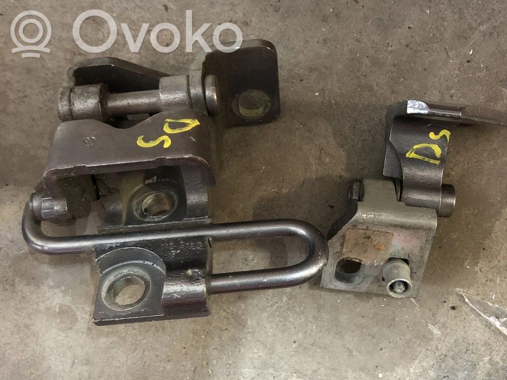 Volkswagen Golf VI Zawias górny drzwi tylnych 