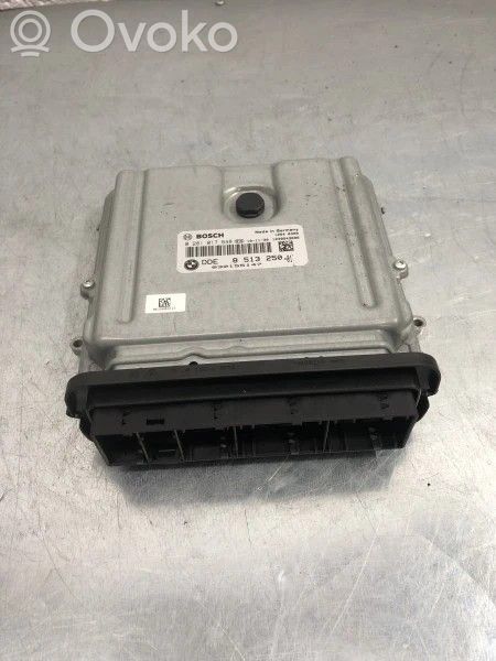 Komputer / Sterownik ECU silnika   8513250,82567