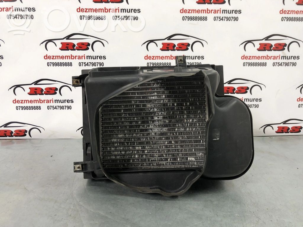 BMW 3 E90 E91 Starpdzesētāja radiators 