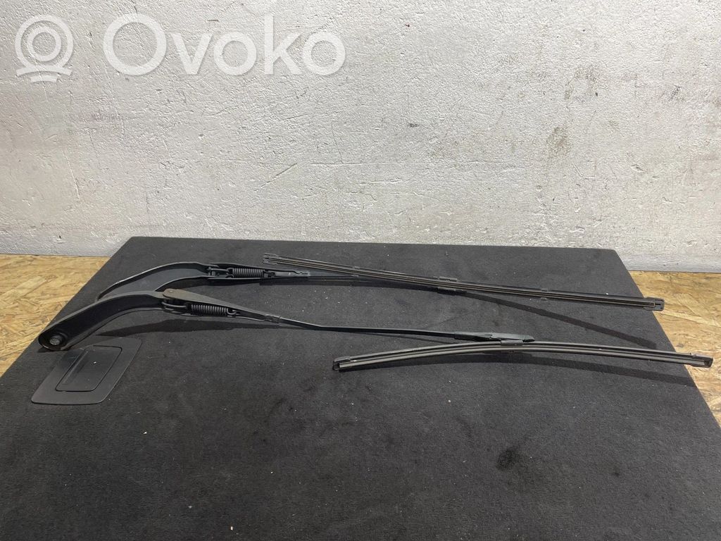 BMW 3 F30 F35 F31 Front wiper blade arm 
