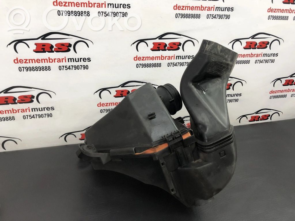 BMW 1 E81 E87 Air filter box 