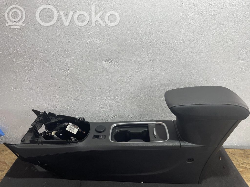 Opel Astra K Centrālā konsole 