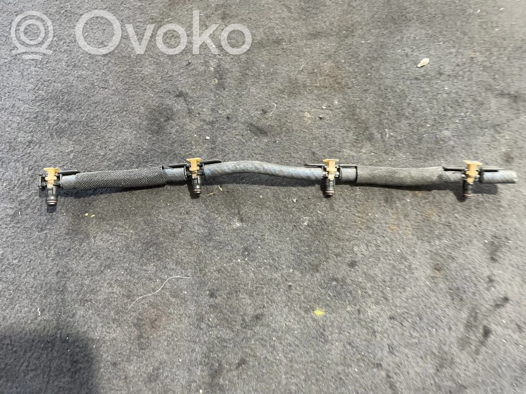 Volkswagen PASSAT B7 Conducte/furtunuri retur combustibil 