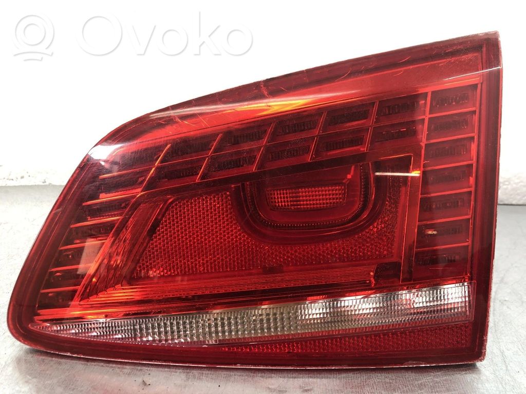 Volkswagen PASSAT B7 Aizmugurējais lukturis virsbūvē 
