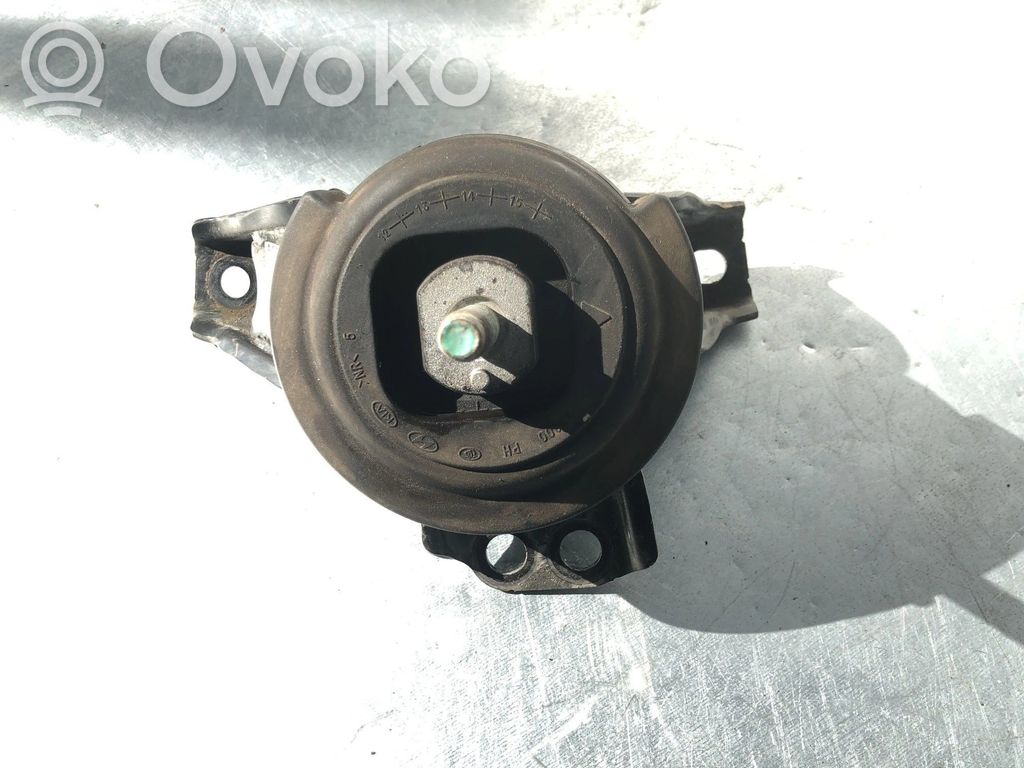 KIA Sorento Engine mount bracket 