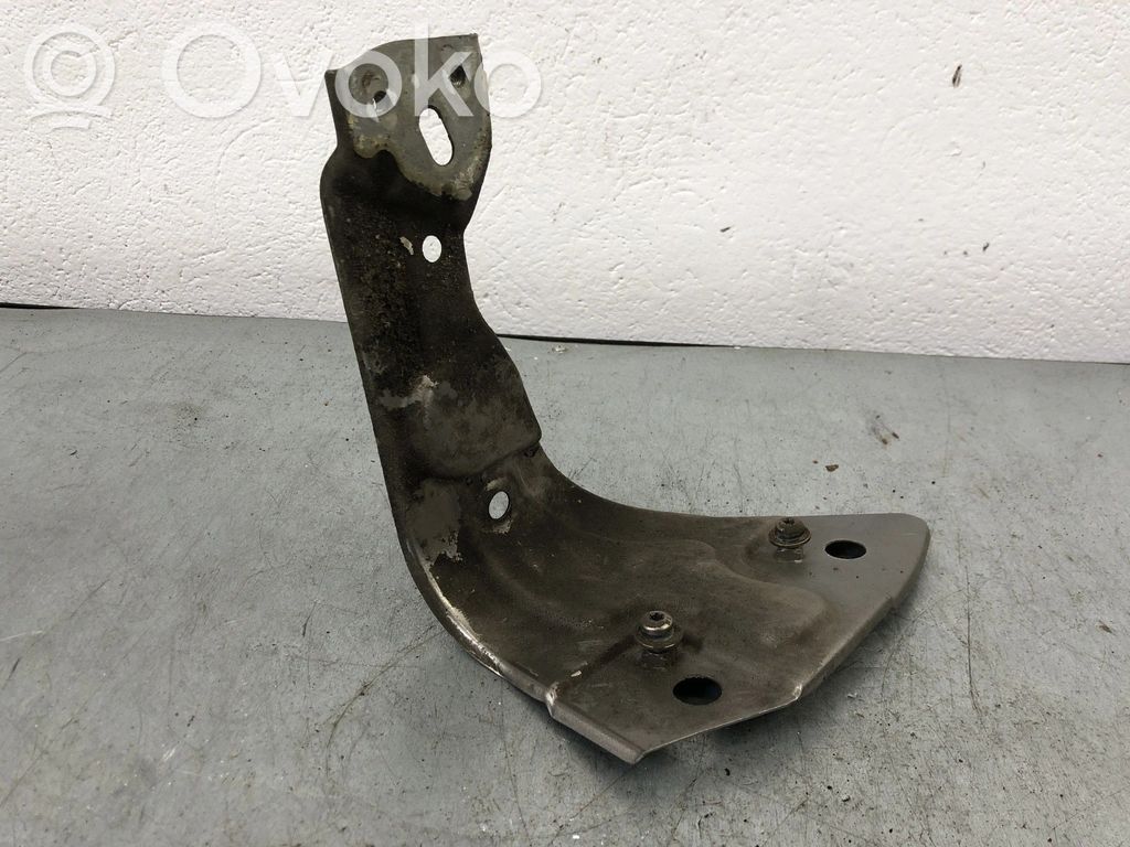 Volkswagen PASSAT B7 Supporto di montaggio del parafango 
