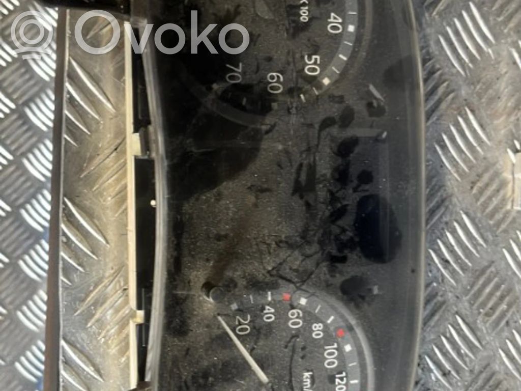 Renault Clio II Geschwindigkeitsmesser Cockpit 