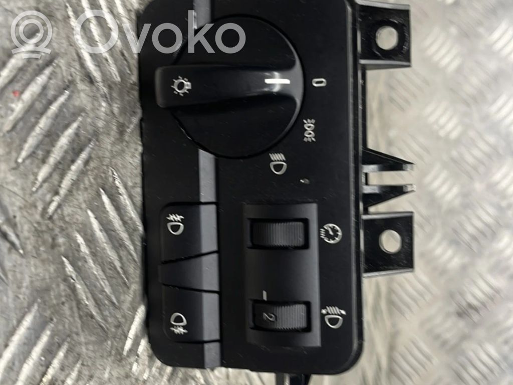 Light switch   61318378572