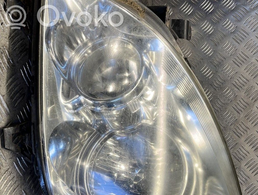 Toyota Corolla Verso AR10 Priekinis žibintas 