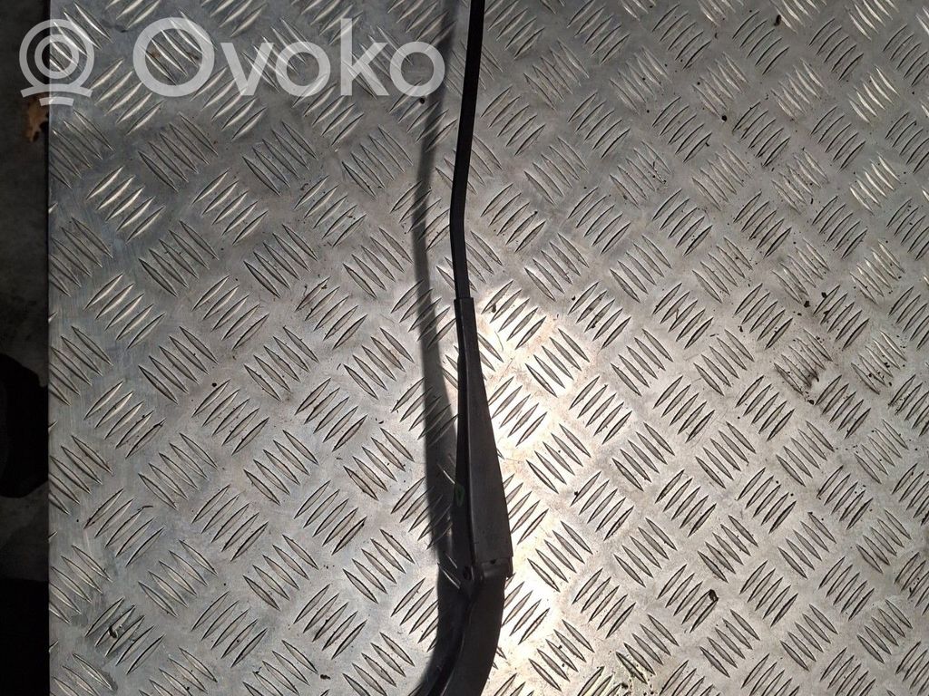 Front wiper blade arm