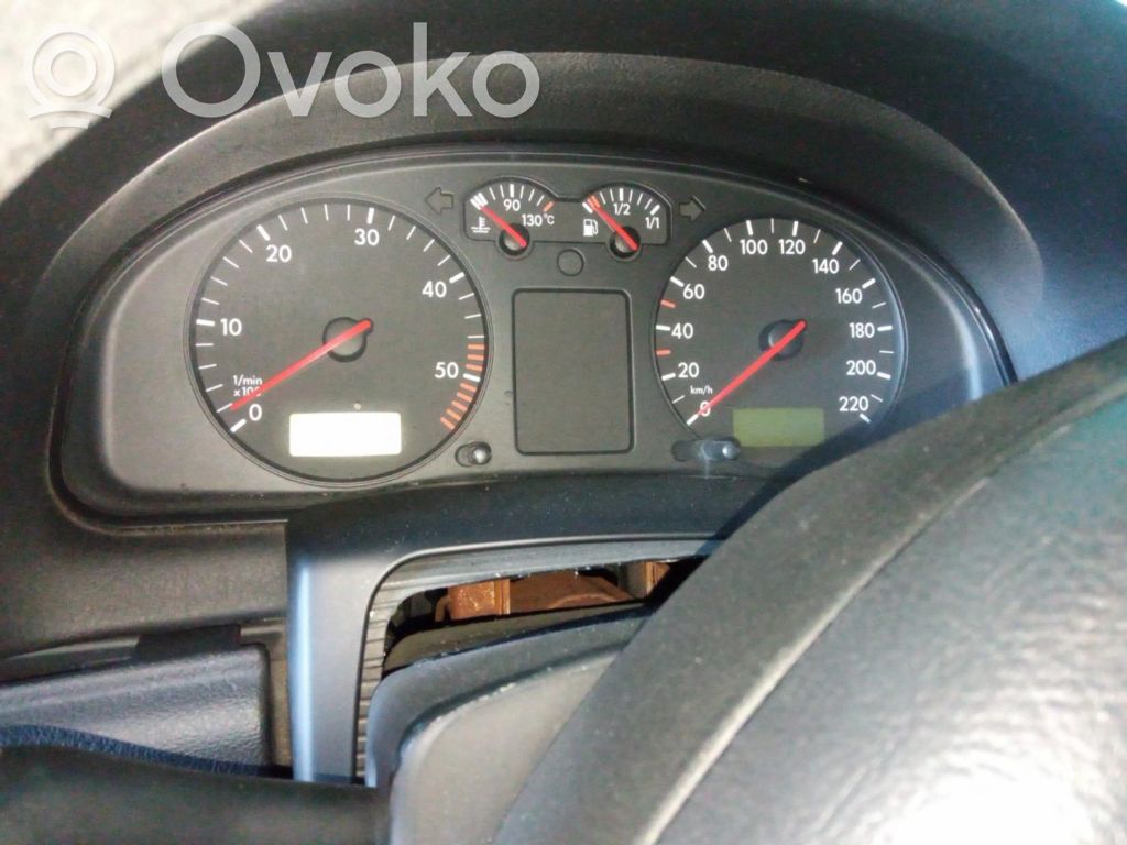 Volkswagen PASSAT Speedometer (instrument cluster) 