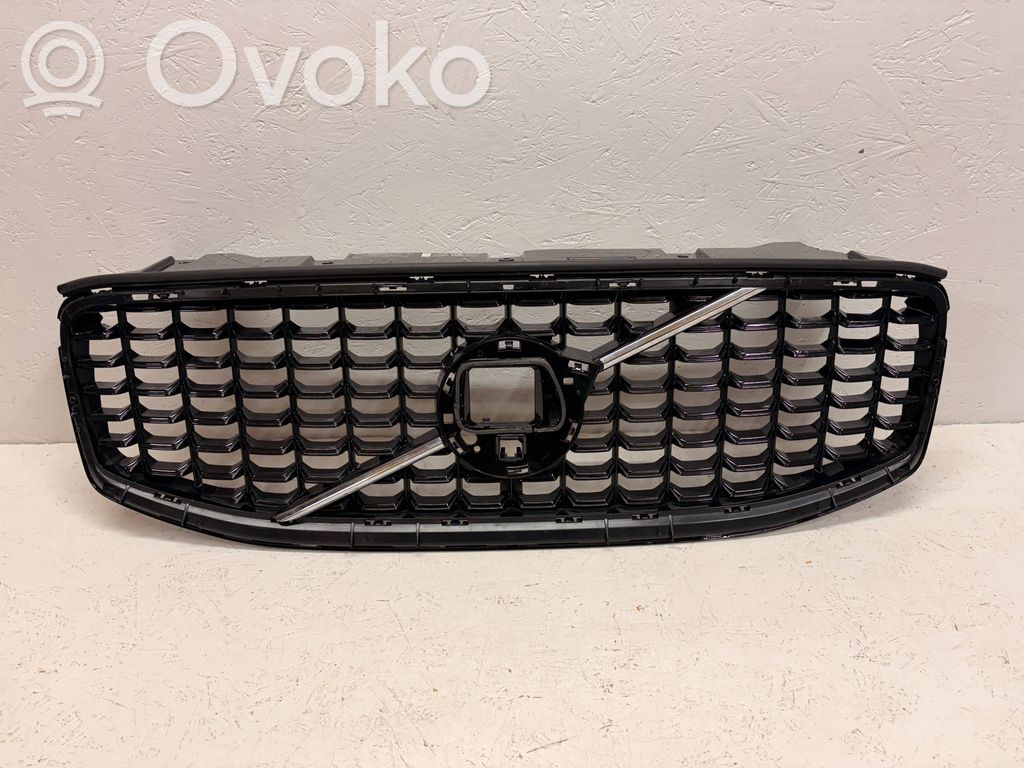Volvo XC60 Etupuskurin ylempi jäähdytinsäleikkö 