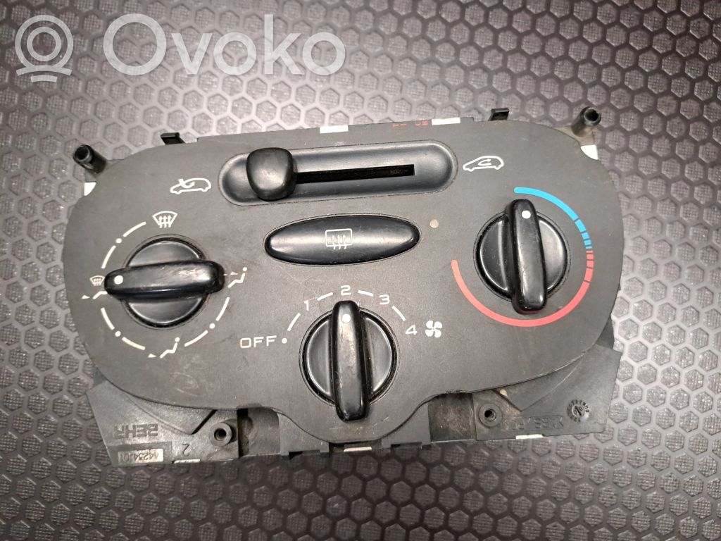 Peugeot 206 Climate control unit 