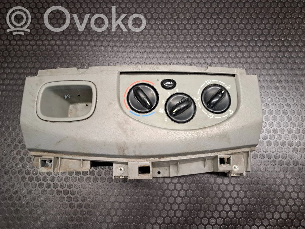 Opel Vivaro Climate control unit 