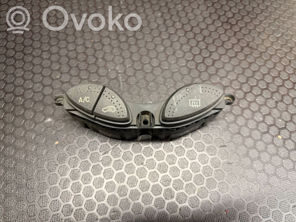 Ford Focus Logu elektriskās apsildes slēdzis 