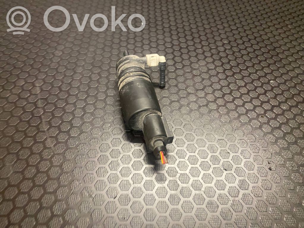 Volkswagen Phaeton Windscreen/windshield washer pump 