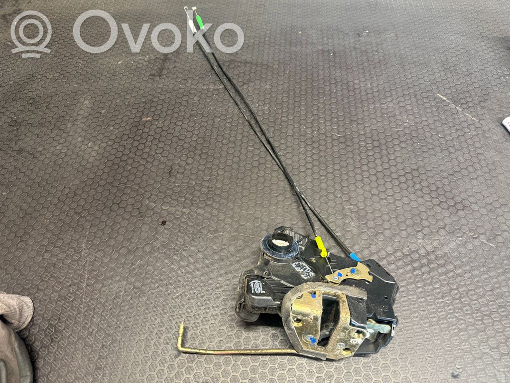 Toyota Corolla Verso E121 Galinių durų spyna 