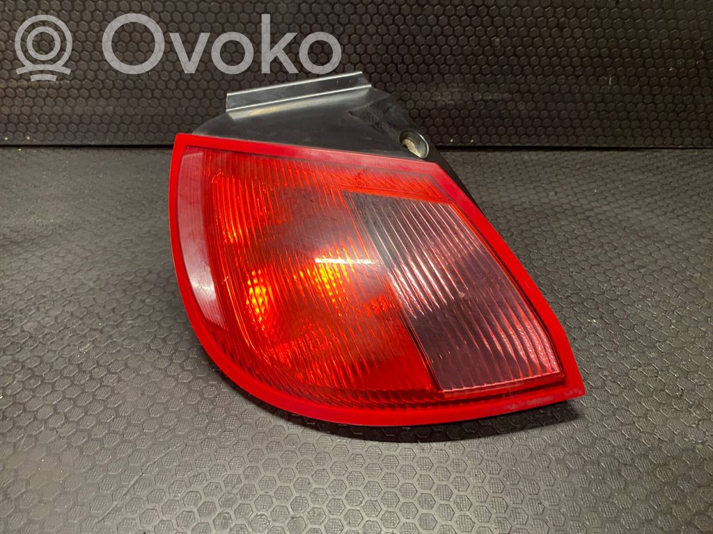 Mitsubishi Colt Luci posteriori 