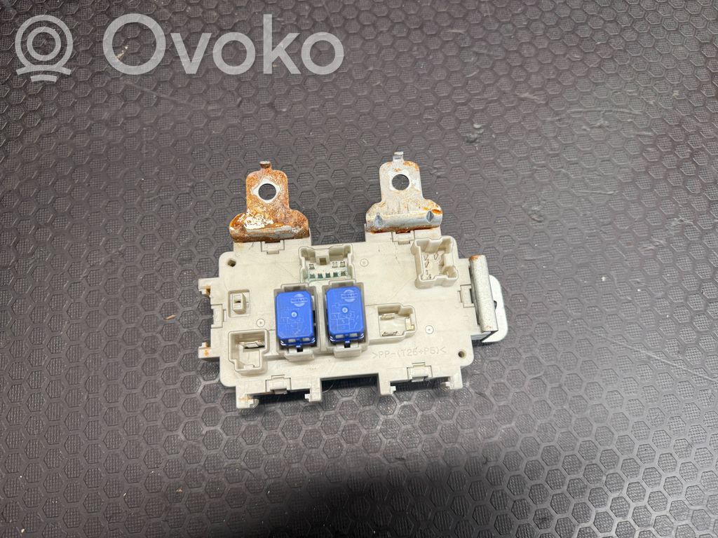 Infiniti FX Fuse box cover 
