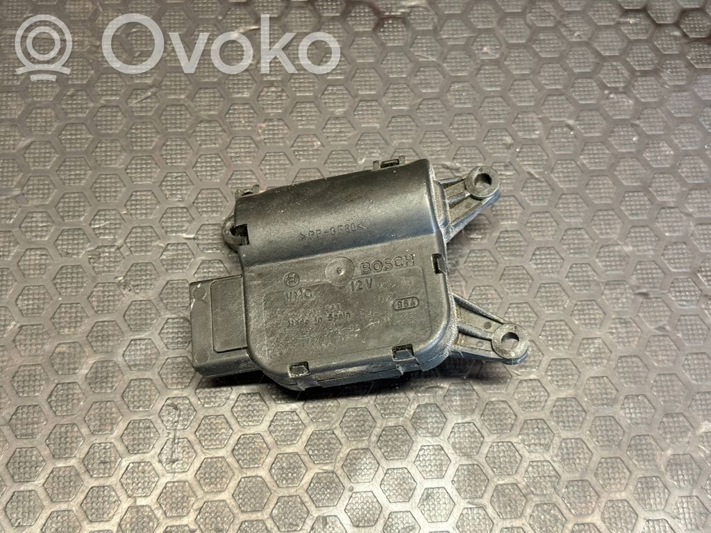 Volkswagen PASSAT B6 Oro sklendės varikliukas 